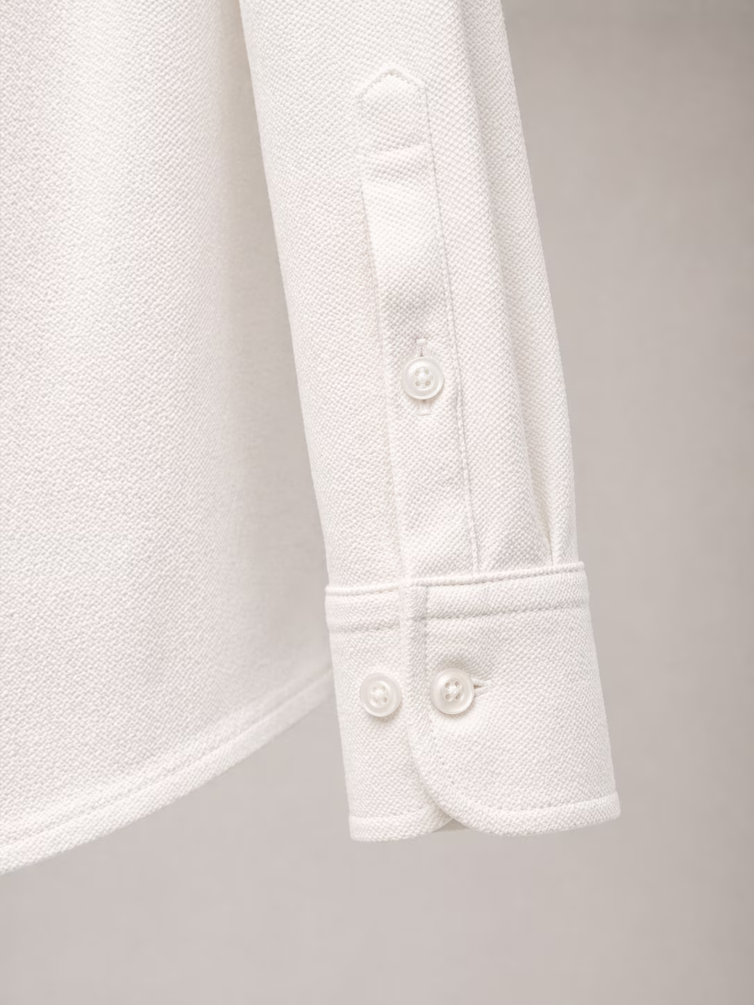 Double-button cuff in cotton piqué